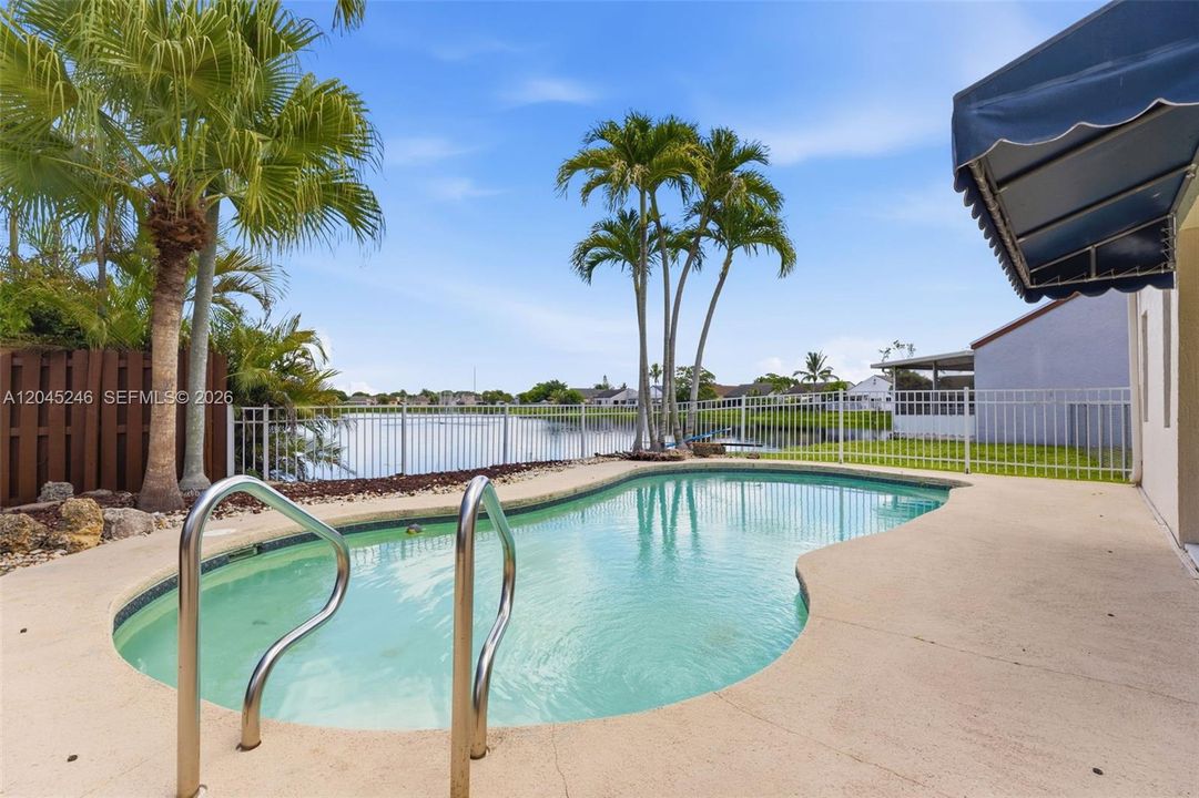 En Venta: $610,000 (3 camas, 2 baños, 1327 Pies cuadrados)