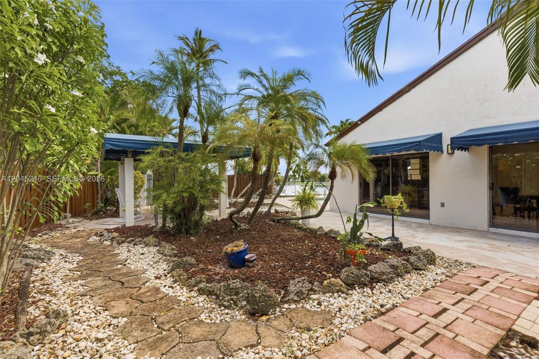 En Venta: $610,000 (3 camas, 2 baños, 1327 Pies cuadrados)