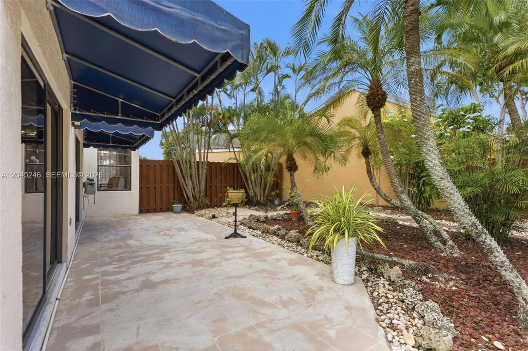 En Venta: $610,000 (3 camas, 2 baños, 1327 Pies cuadrados)