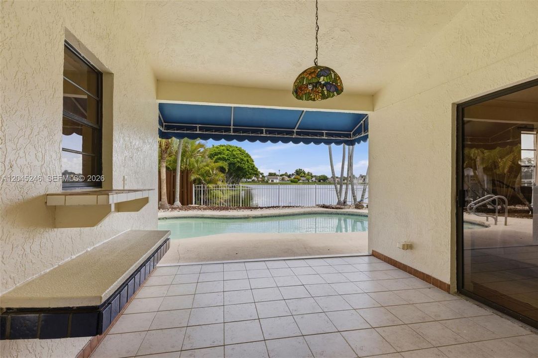 En Venta: $610,000 (3 camas, 2 baños, 1327 Pies cuadrados)