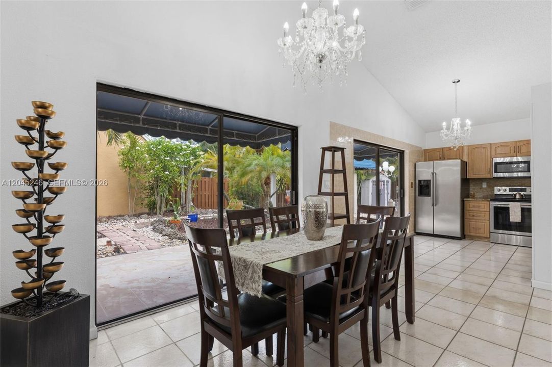 En Venta: $610,000 (3 camas, 2 baños, 1327 Pies cuadrados)