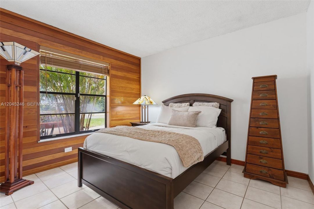 En Venta: $610,000 (3 camas, 2 baños, 1327 Pies cuadrados)
