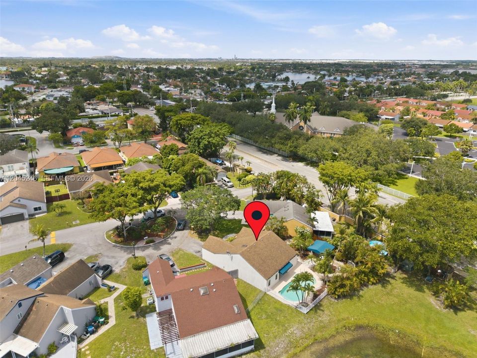 En Venta: $610,000 (3 camas, 2 baños, 1327 Pies cuadrados)