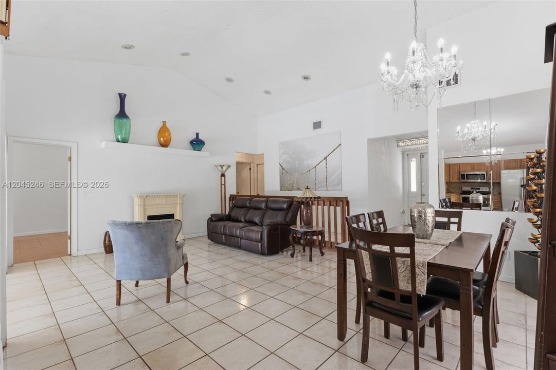 En Venta: $610,000 (3 camas, 2 baños, 1327 Pies cuadrados)