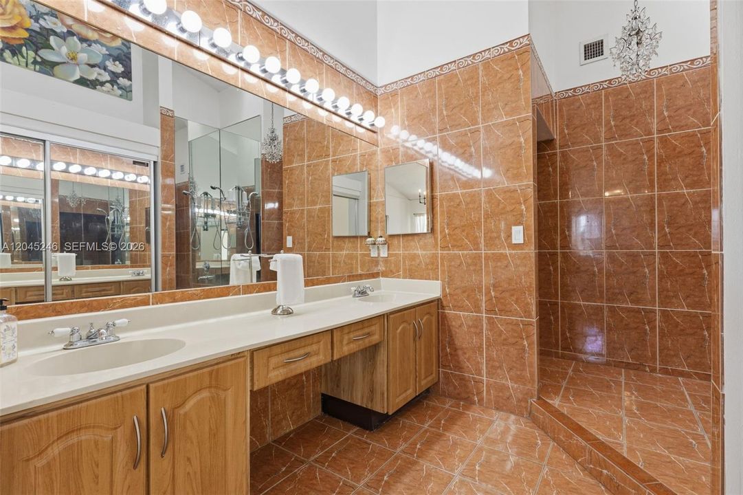 En Venta: $610,000 (3 camas, 2 baños, 1327 Pies cuadrados)