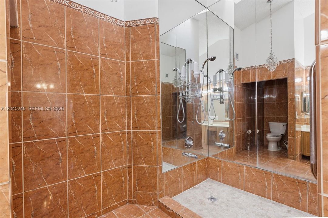 En Venta: $610,000 (3 camas, 2 baños, 1327 Pies cuadrados)
