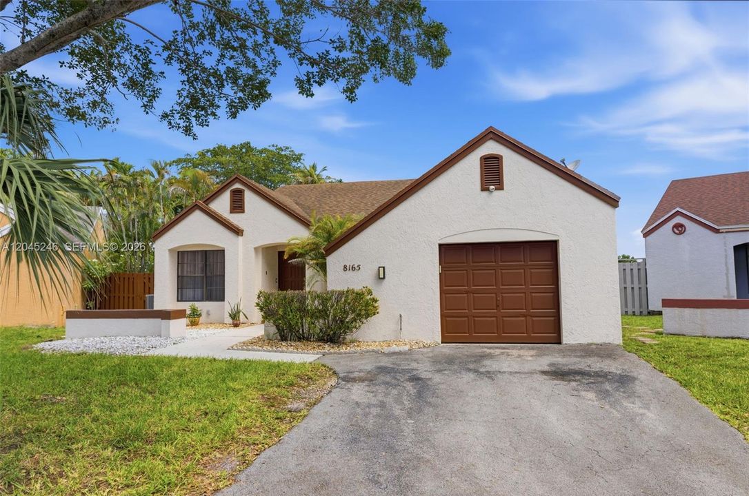 En Venta: $610,000 (3 camas, 2 baños, 1327 Pies cuadrados)