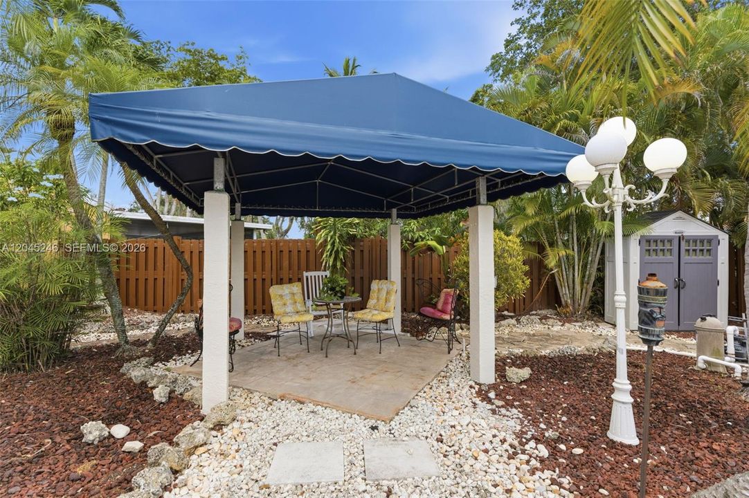 En Venta: $610,000 (3 camas, 2 baños, 1327 Pies cuadrados)