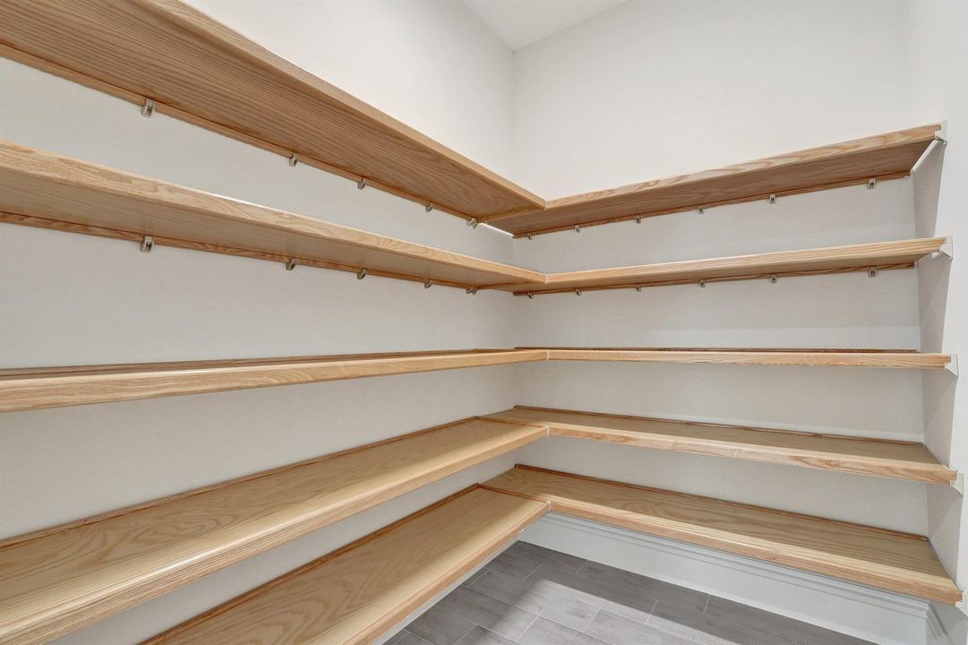 Walk-in Pantry