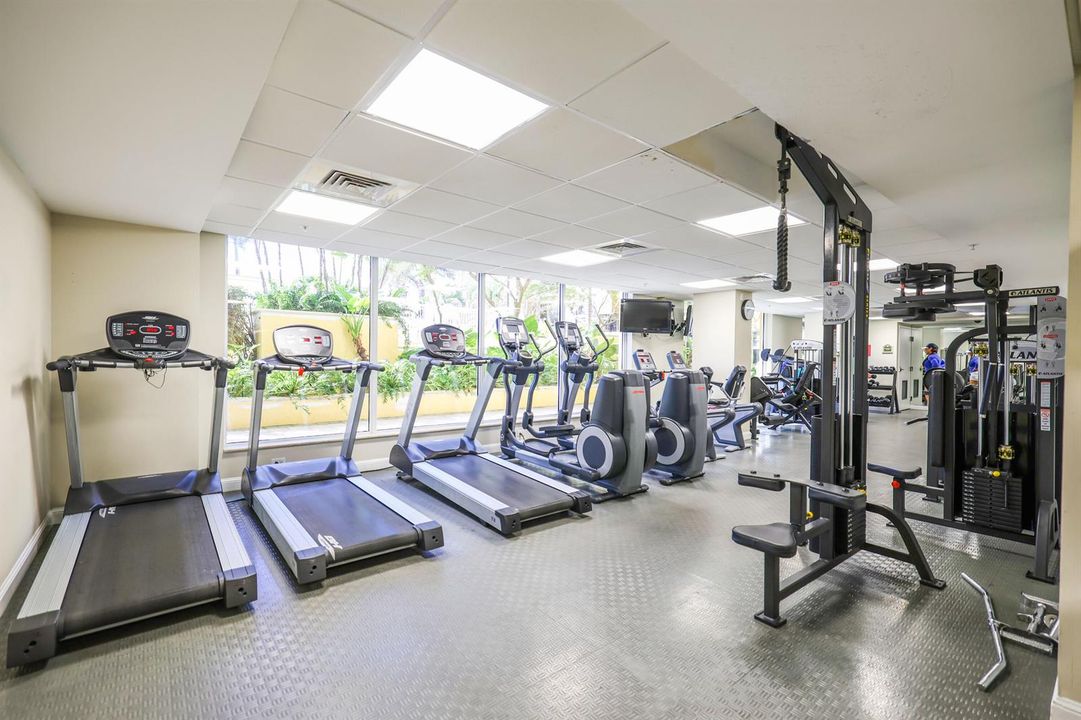 Royal Palm Place - 24