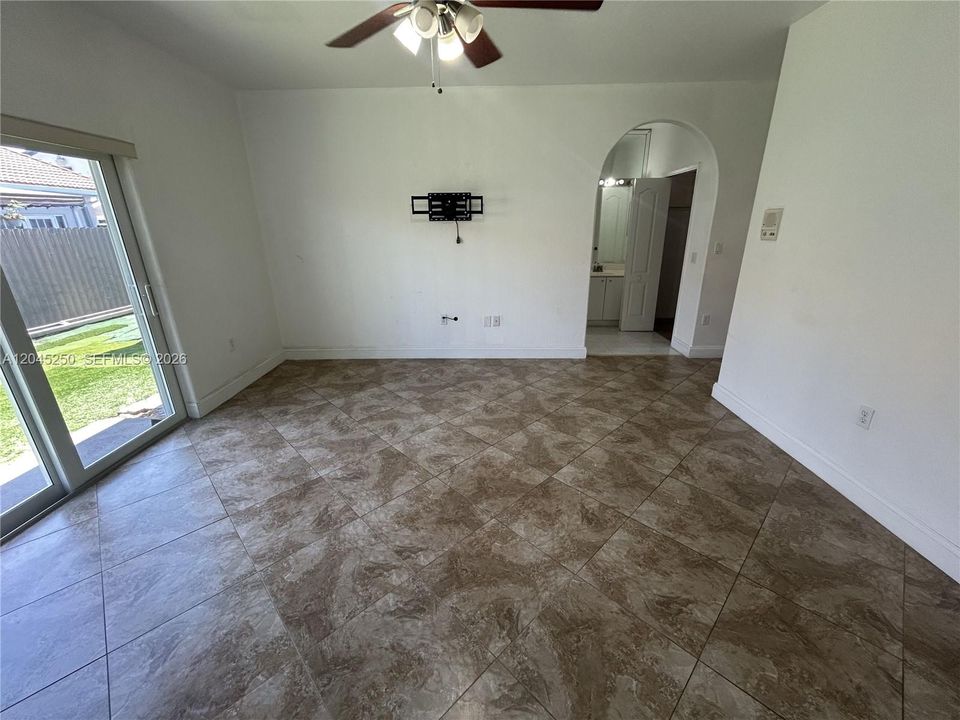 Недавно арендовано: $3,600 (4 спален, 2 ванн, 1795 Квадратных фут)