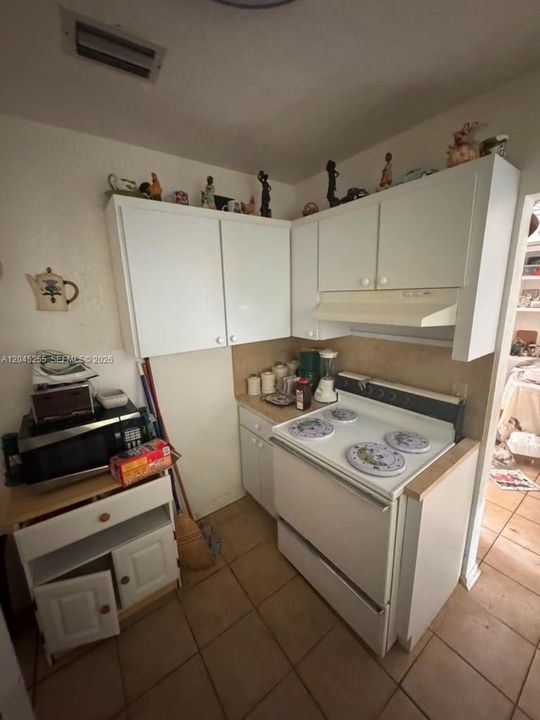 Под контрактом: $295,000 (2 спален, 1 ванн, 958 Квадратных фут)