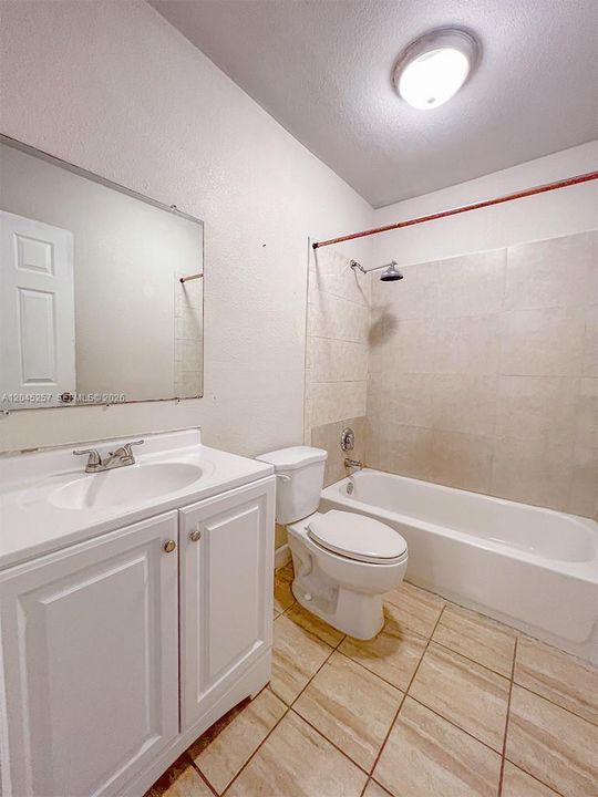 For Rent: $2,050 (2 beds, 1 baths, 938 Square Feet)