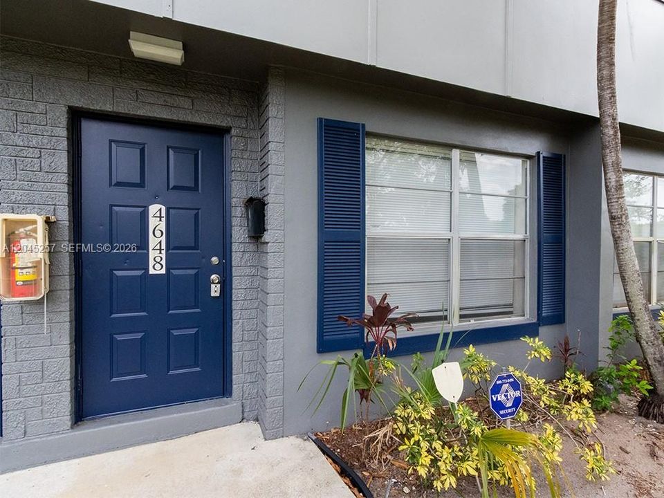 For Rent: $2,050 (2 beds, 1 baths, 938 Square Feet)