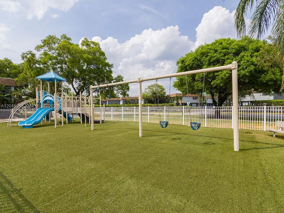 For Rent: $2,050 (2 beds, 1 baths, 938 Square Feet)