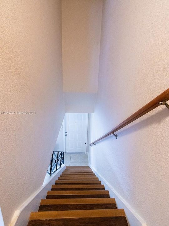 For Rent: $2,050 (2 beds, 1 baths, 938 Square Feet)