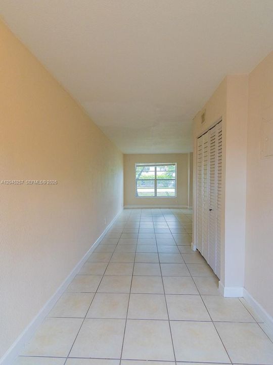 For Rent: $2,050 (2 beds, 1 baths, 938 Square Feet)
