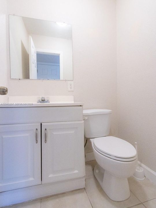 For Rent: $2,050 (2 beds, 1 baths, 938 Square Feet)