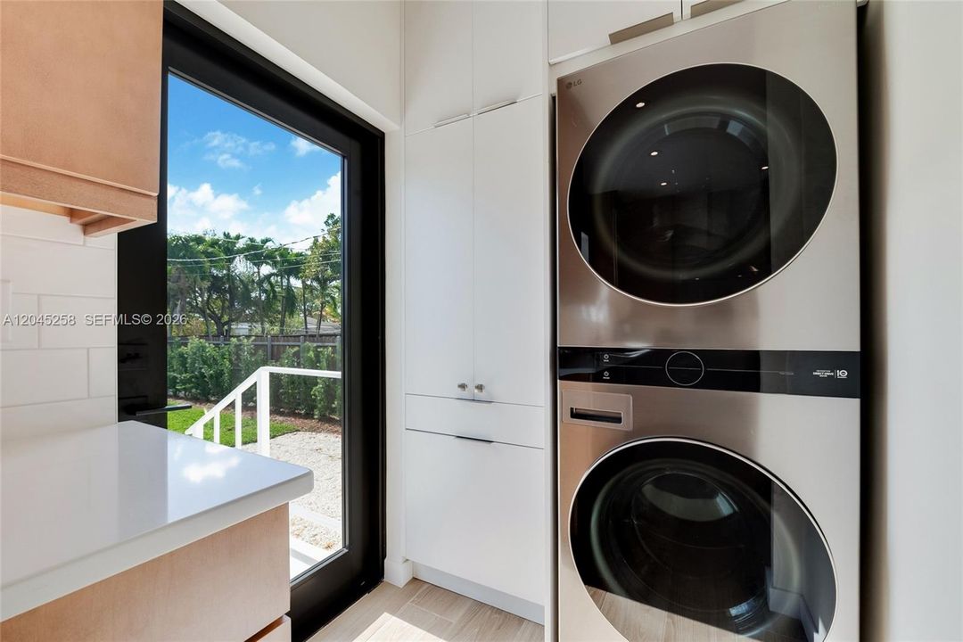 En Renta: $4,950 (3 camas, 2 baños, 1338 Pies cuadrados)