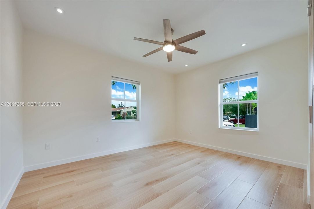 En Renta: $4,950 (3 camas, 2 baños, 1338 Pies cuadrados)