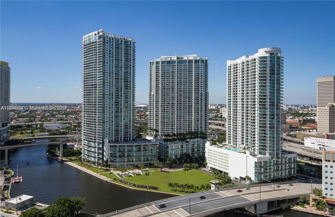 For Sale: $440,000 (1 beds, 1 baths, 754 Square Feet)