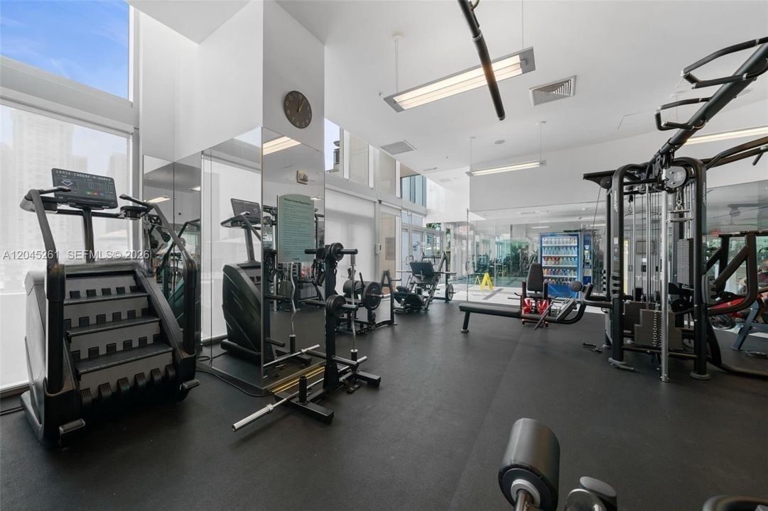 For Sale: $440,000 (1 beds, 1 baths, 754 Square Feet)