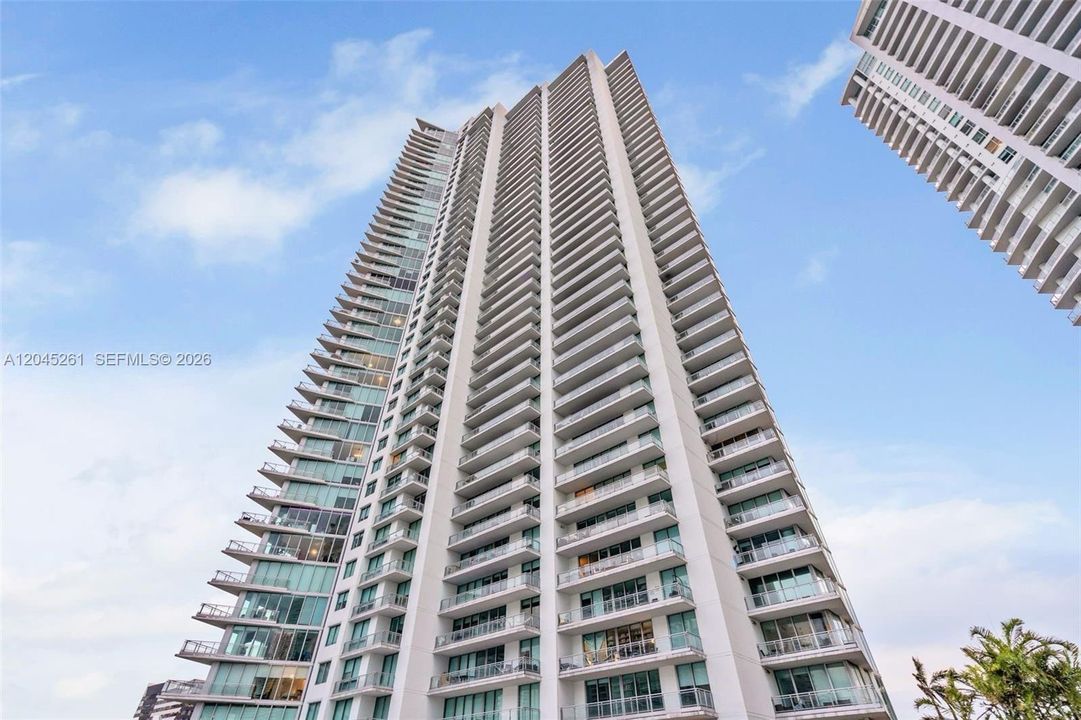 For Sale: $440,000 (1 beds, 1 baths, 754 Square Feet)