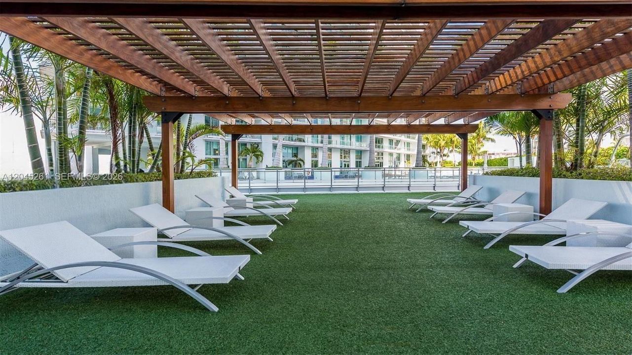 For Sale: $440,000 (1 beds, 1 baths, 754 Square Feet)