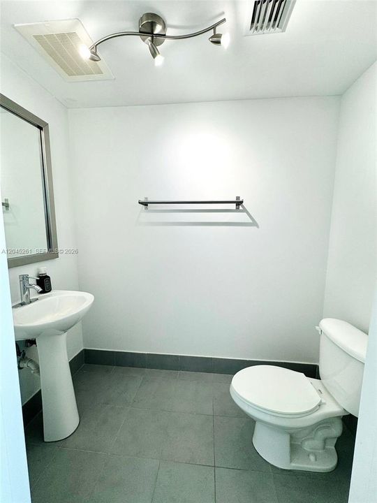 For Sale: $440,000 (1 beds, 1 baths, 754 Square Feet)
