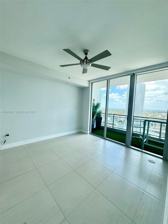 For Sale: $440,000 (1 beds, 1 baths, 754 Square Feet)