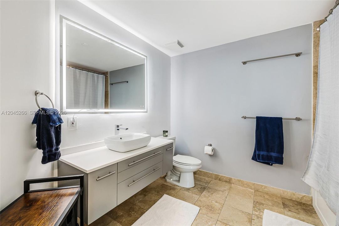 В аренду: $3,700 (2 спален, 2 ванн, 1075 Квадратных фут)