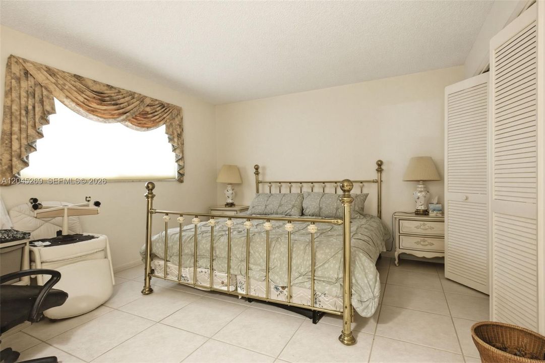 For Sale: $425,000 (3 beds, 3 baths, 2200 Square Feet)