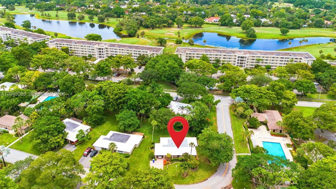 For Sale: $425,000 (3 beds, 3 baths, 2200 Square Feet)