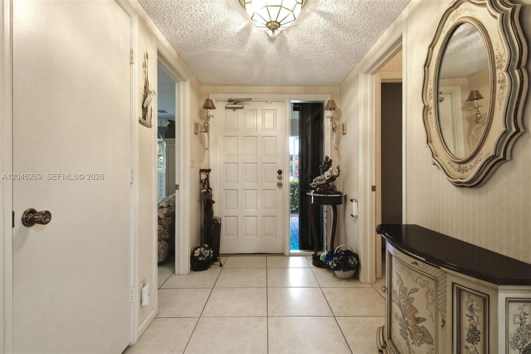 For Sale: $425,000 (3 beds, 3 baths, 2200 Square Feet)
