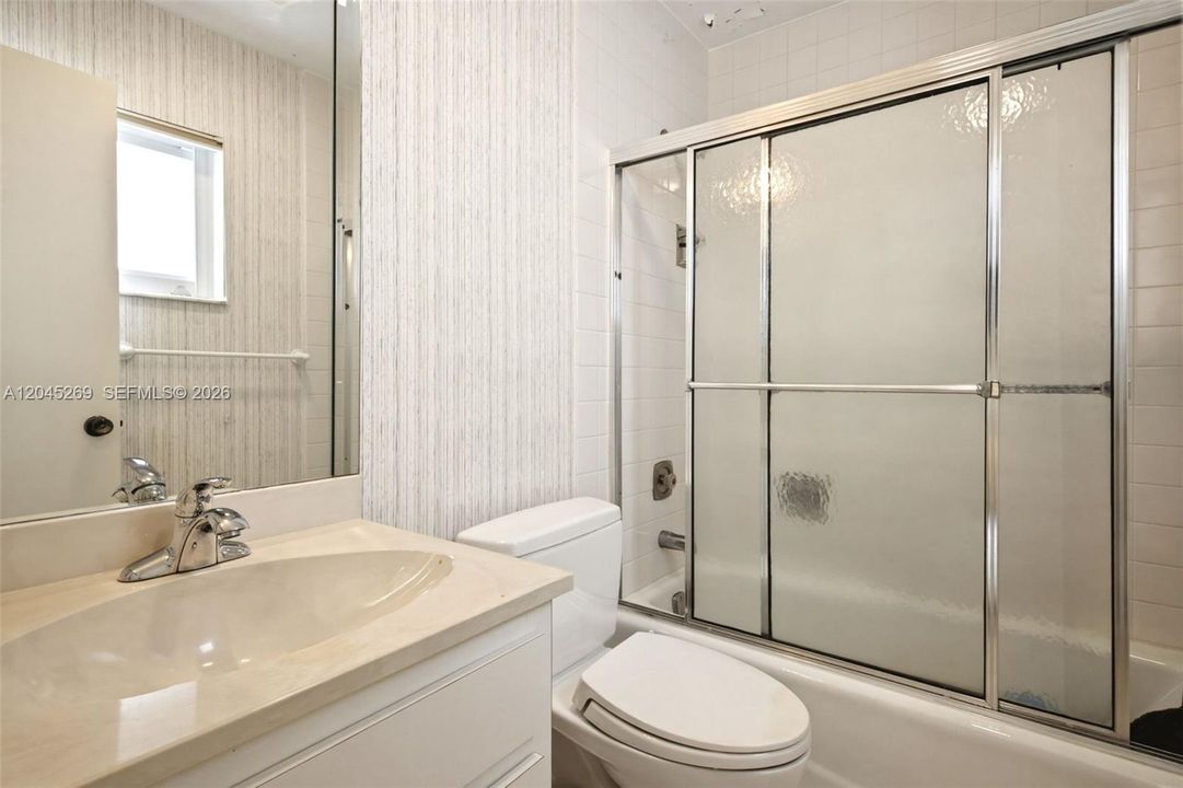 For Sale: $425,000 (3 beds, 3 baths, 2200 Square Feet)