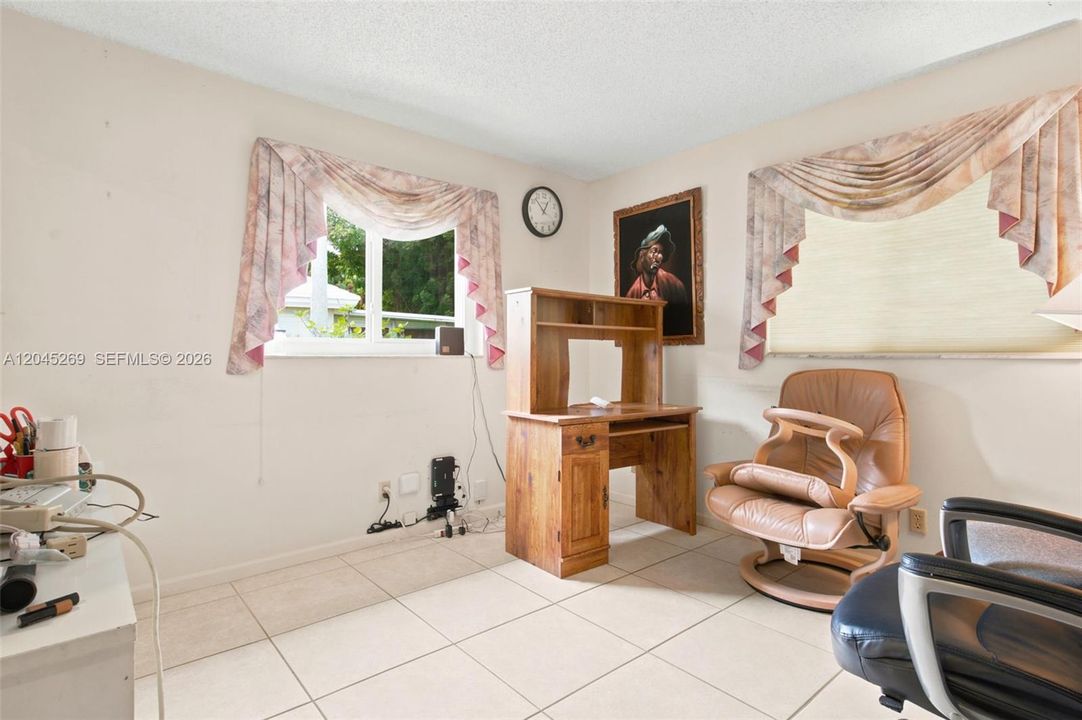 For Sale: $425,000 (3 beds, 3 baths, 2200 Square Feet)