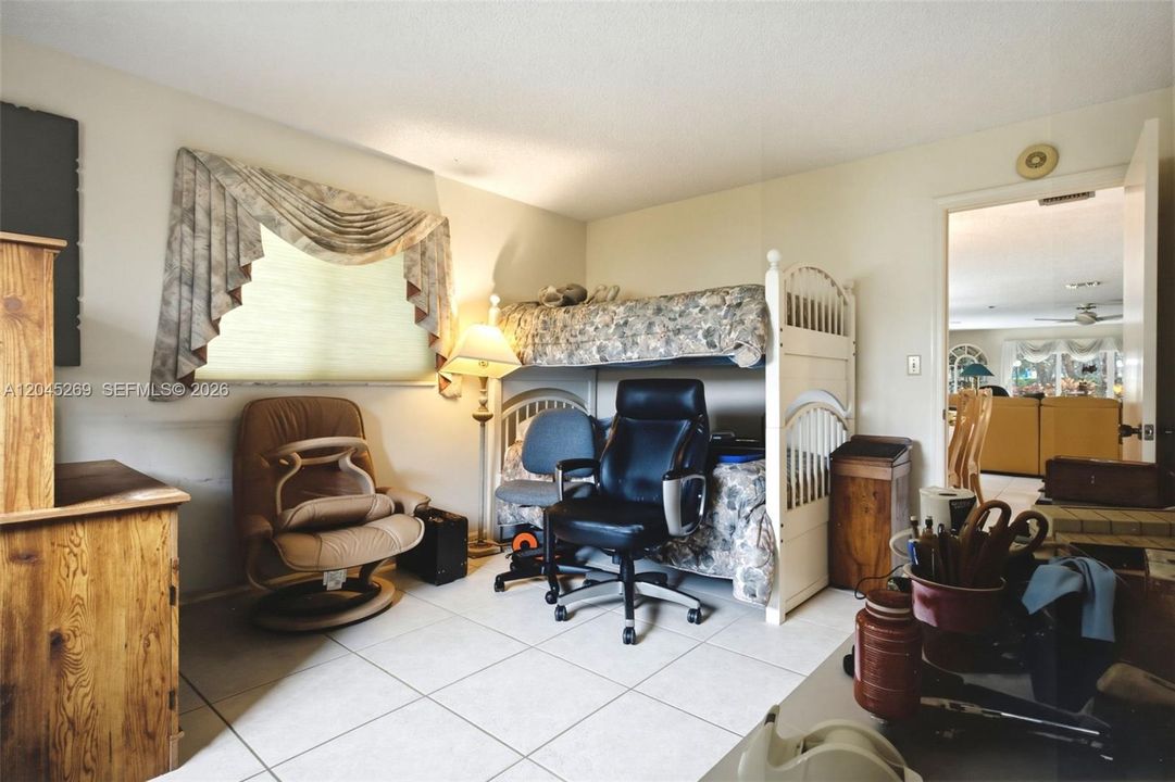 For Sale: $425,000 (3 beds, 3 baths, 2200 Square Feet)