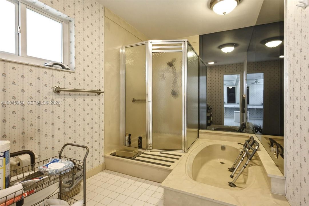 For Sale: $425,000 (3 beds, 3 baths, 2200 Square Feet)