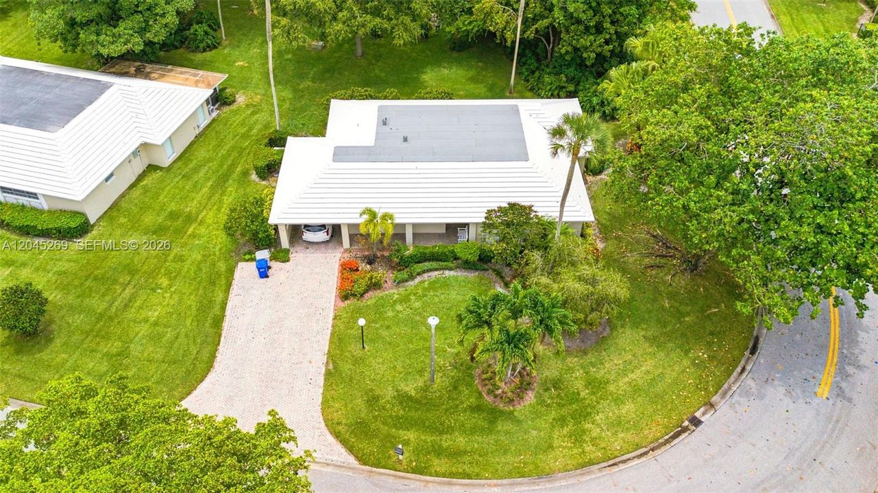 For Sale: $425,000 (3 beds, 3 baths, 2200 Square Feet)