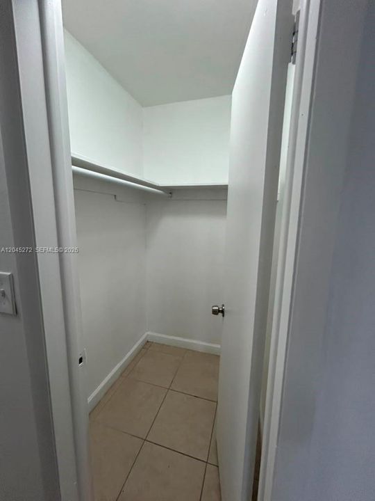 For Rent: $1,700 (1 beds, 1 baths, 10783 Square Feet)
