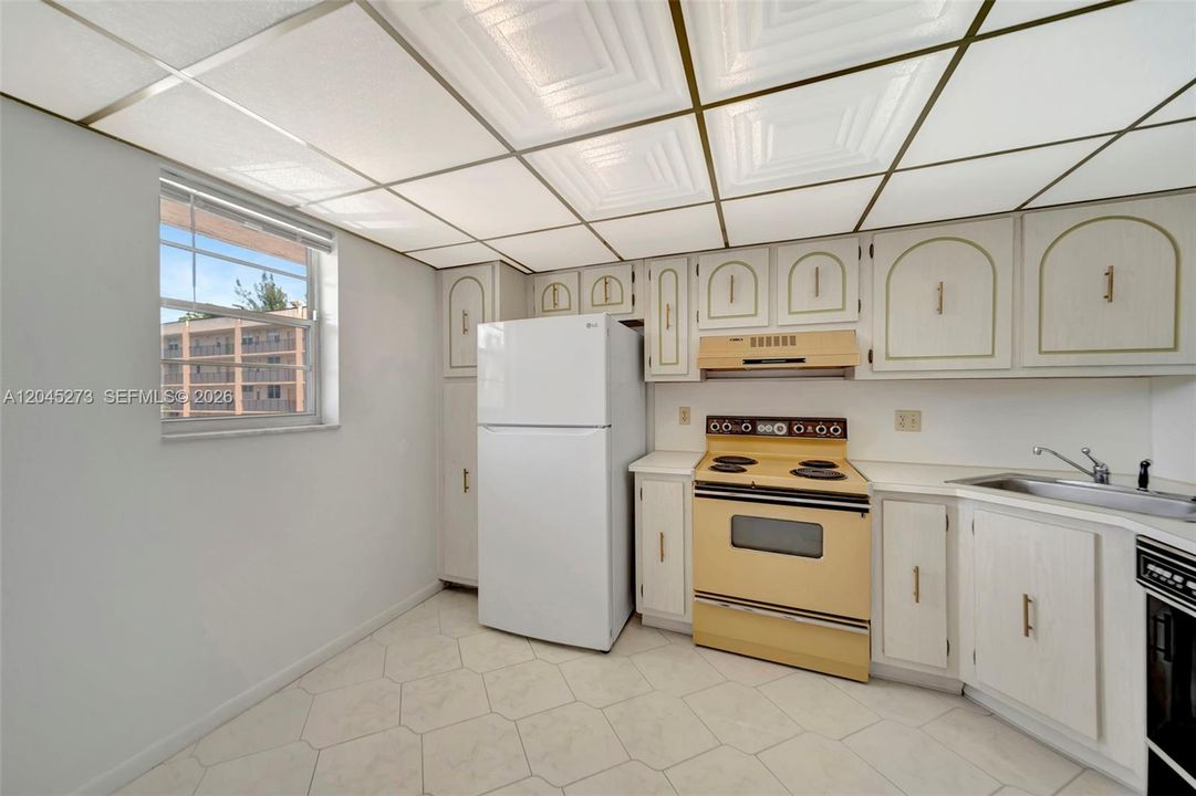 На продажу: $150,000 (2 спален, 2 ванн, 1162 Квадратных фут)