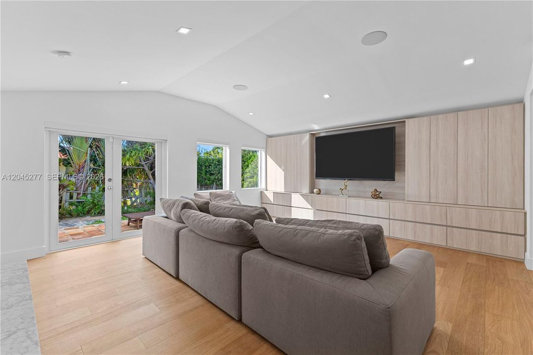 For Sale: $1,900,000 (3 beds, 2 baths, 0 Square Feet)