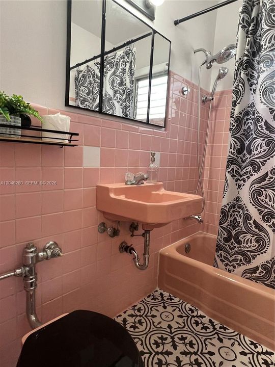 For Rent: $1,750 (0 beds, 1 baths, 406 Square Feet)