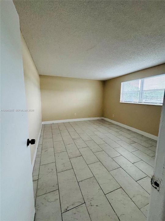 For Rent: $1,999 (2 beds, 1 baths, 1050 Square Feet)