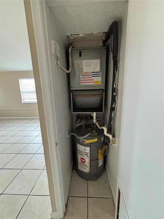 For Rent: $1,999 (2 beds, 1 baths, 1050 Square Feet)
