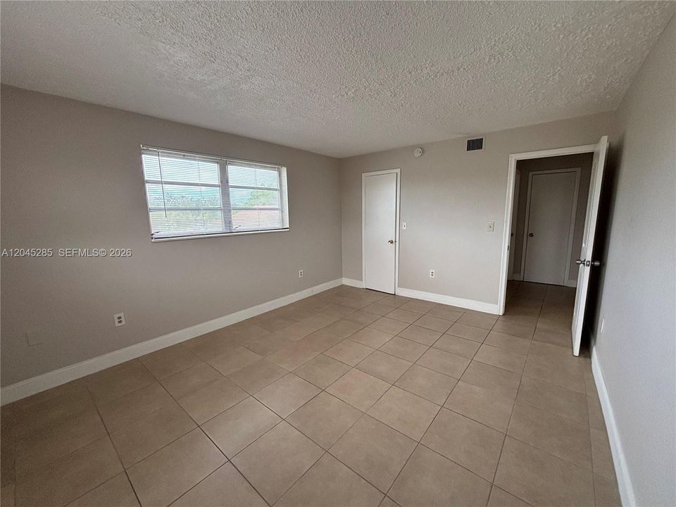 For Rent: $1,999 (2 beds, 1 baths, 1050 Square Feet)