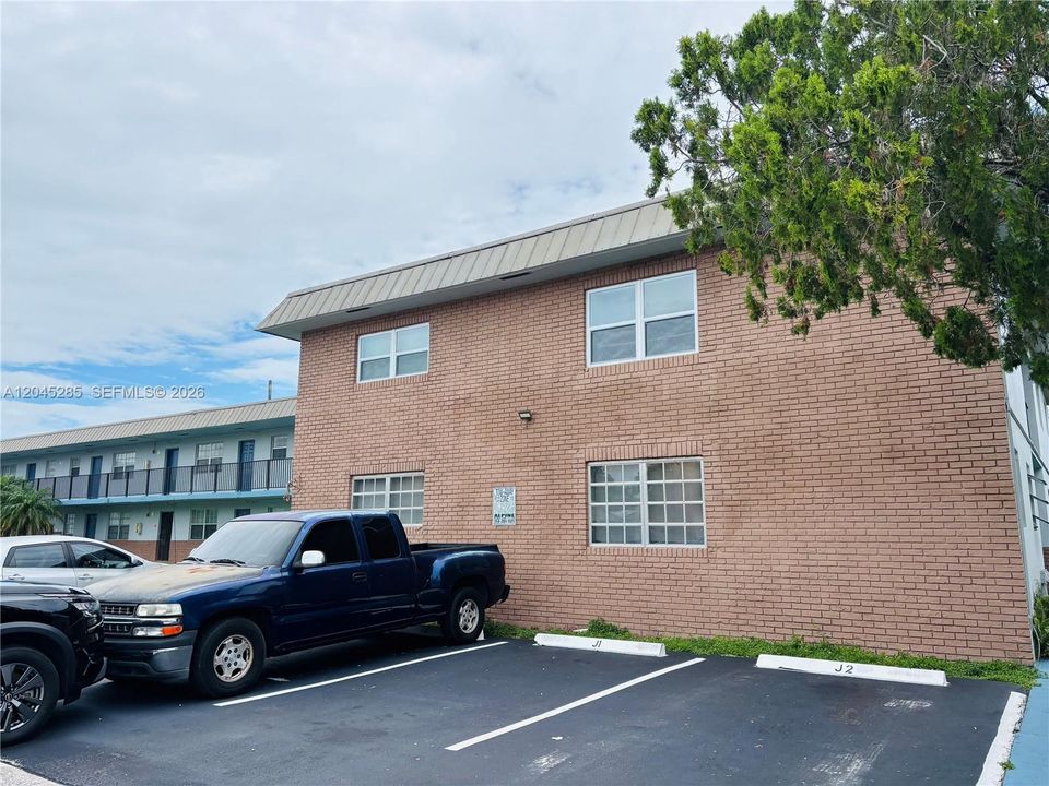 For Rent: $1,999 (2 beds, 1 baths, 1050 Square Feet)