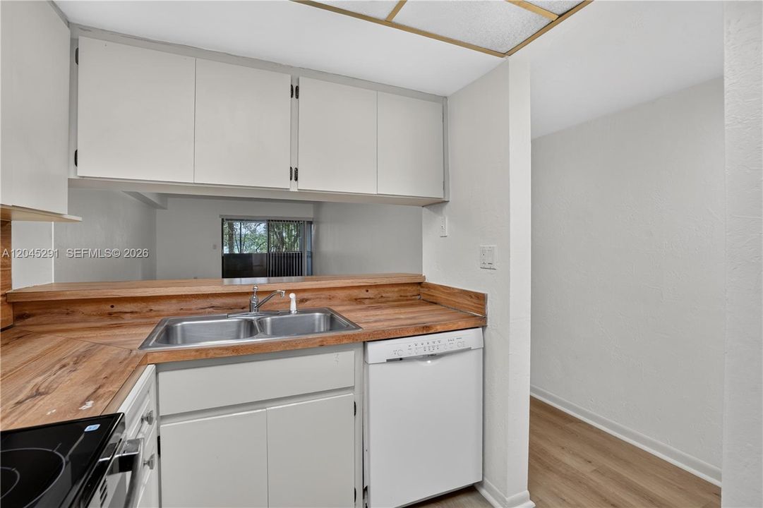 For Rent: $2,900 (2 beds, 2 baths, 1000 Square Feet)