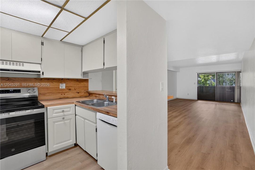For Rent: $2,900 (2 beds, 2 baths, 1000 Square Feet)