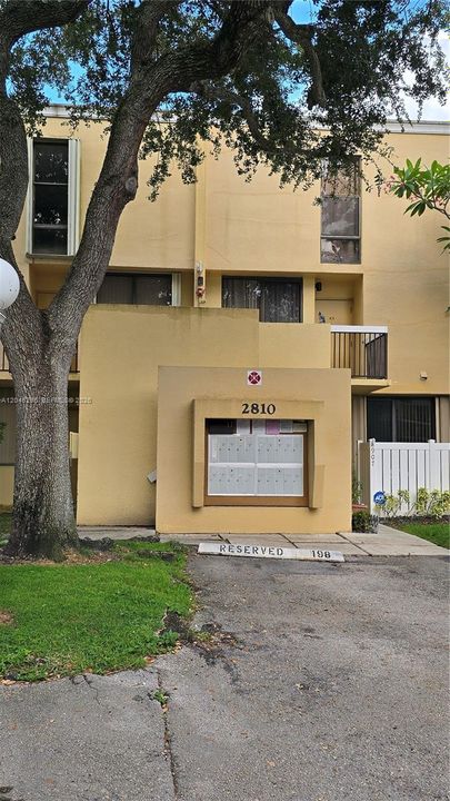 For Rent: $2,750 (2 beds, 2 baths, 1230 Square Feet)